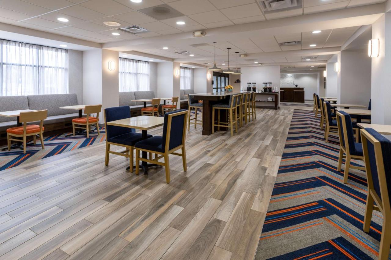 Hampton Inn Мілфорд Екстер'єр фото